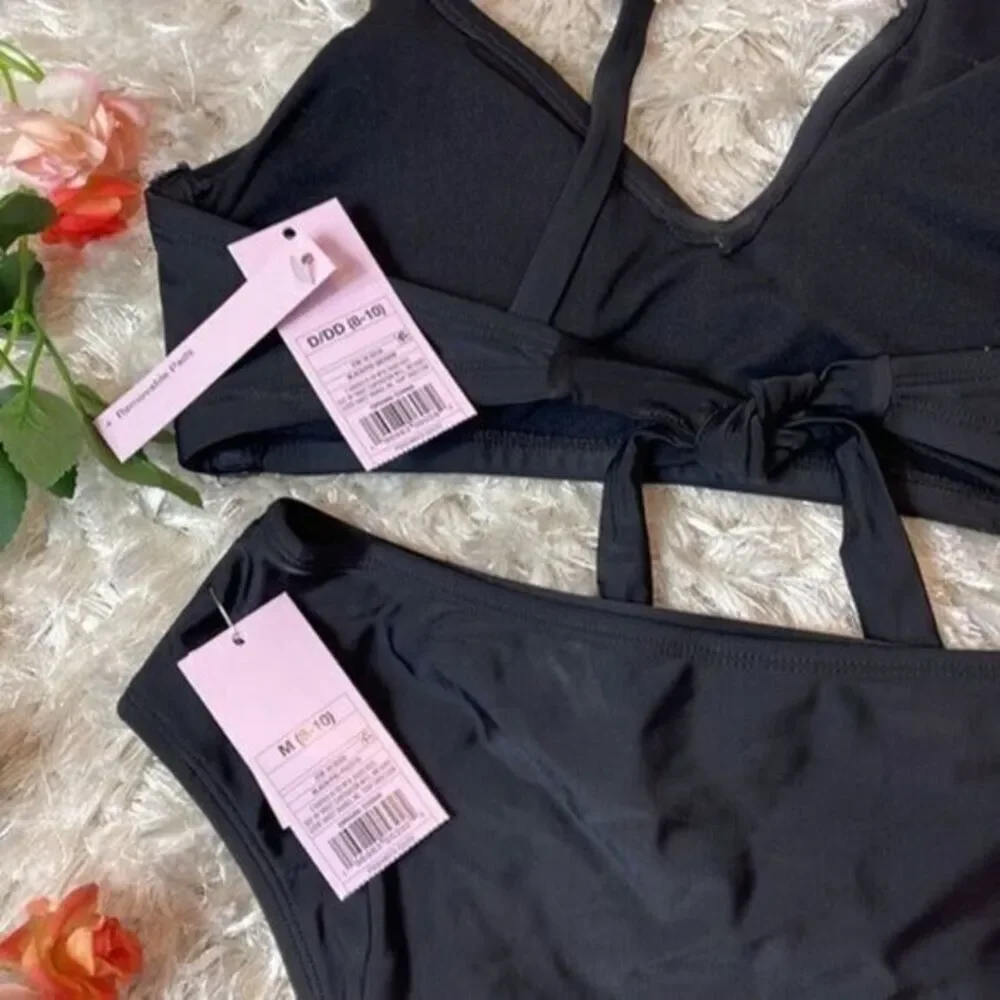 Wild‎ Fable Swimsuit Set Cut Out One Shoulder Bikini top and Cheeky Bottoms